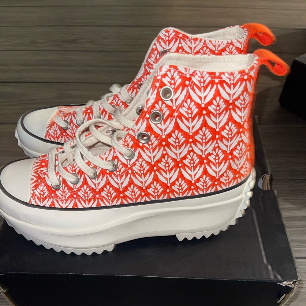 Super cute chucks brand new never worn size 8 women